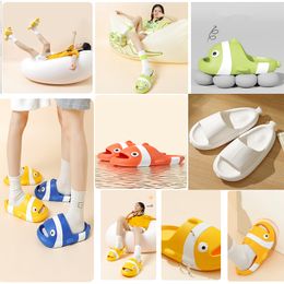 Slippers Summer Home Slippers Men / Femmes Sandales à fond molles intérieures Eva Cool Luxury Slides Designer Light Beach Shoes Qwawerda