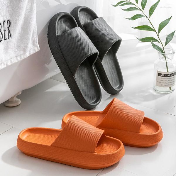 Zapatillas Summer Hogar de fondo grueso Suaves suaves sin deslizamiento Plataforma de ducha Plataforma Slipper Massages Men Mujeres Lindos zapatos de baño