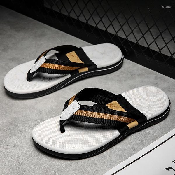 Slippers Summer Men's Tlip-flop Massage Men Men de plage confortable Sandales de plage Chaussures décontractées House Flip Flops Bathroom Slides