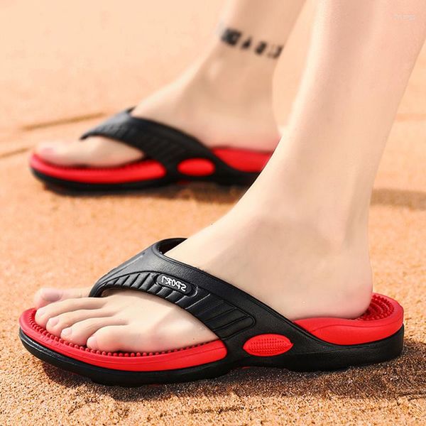 Slippers Summer Chaussures pour hommes tongs massage Granule Men Sandales Sandales décontractées maison tongs de maison de salle de bain rouge