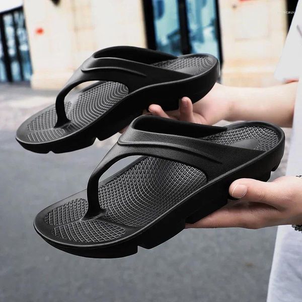 Slippers Summer Men Slides Designer Luxury plage décontractée à l'extérieur de la maison intérieure Slip on Slip on Chaussures Massage confortable Sandales