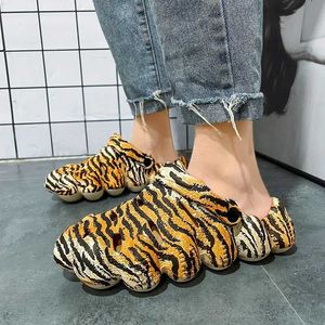 Slippers Summer Men Slippers Tiger Claw Slippers Sandales Bottom Sandales Indoor Home Slides Bathroom Slippers Chaussures masculines COST BEACHS J240402