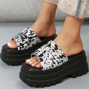 Pantoufles d'été plate-forme femmes mode imprimé léopard sandales à tête ronde grande taille chaussures à semelles compensées Sandalias Para Mujer