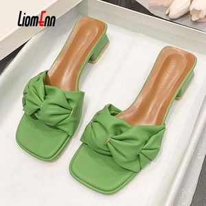 Slippers zomer geplooide med hiel vrouwen 2024 trend outdoor casual vierkante teen sandalen dames groen sexy elegante feestschoenen