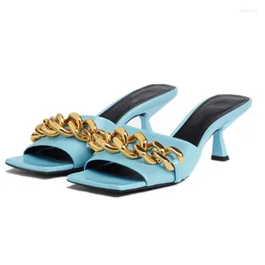 Slippers d'été Sandales Femmes 2024 Décor de chaîne mentale Peep Toe Zapatos Para Mujer Low Heels Chaussures décontractées