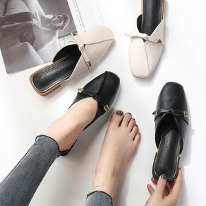 Slippers zomerschoenen vrouwen 2023 Casual hoge hak gesloten teen muilezels vaste kleur wilde slippers buitenglaasjes sandalen