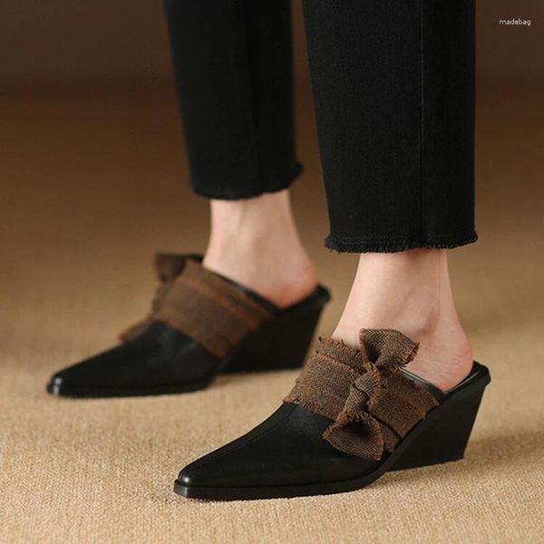 Slippers Summer Femmes Mules Chaussures en cuir authentiques pour les couvertures Toe Cendages Bow Knot Sandales noires pointues