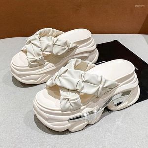 Slippers Summer Sandals pour femmes 2024 Fashion Femmes 9 cm Cenaires de fond d'épaisseur Chaussures de plate-forme ouverts Fémies de plage femme tongs de plage