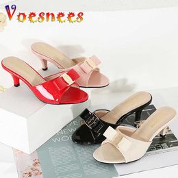 Pantoufles Été Femmes Chaussures Talon Bas Moderne All-Match Pantoufles En Métal Décoration Papillon-Noeud Bouche Peu Profonde Talon Mince Sandales Talons Hauts J230519