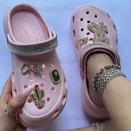 Slippers Summer Femme Slippers Garden Sandals Plateforme Clogs Sole épaisse Sole Eva Flip Flops Shine Cactus Decoration Casual Outdoor Shoe Femme T240409