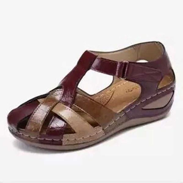 Pantoufles été femmes sandales chaussures compensées bout fermé creux H240328NG23