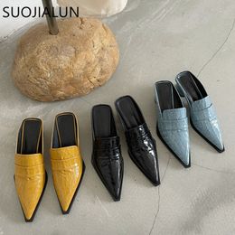 Hausschuhe SUOJIALUN Frühling Frauen Slipper Quadratische Med Ferse Slip Auf Mules Spitz Zehen Stein Muster Sandale Weibliche Casual Folien Schuhe 230224