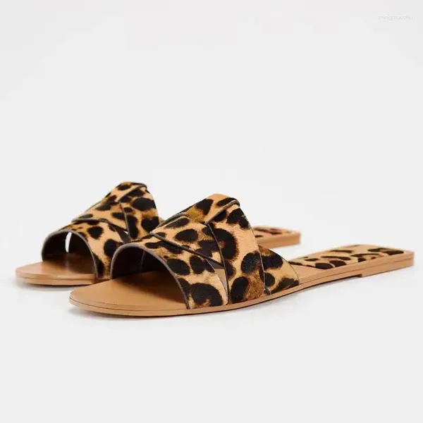 Zapatillas Tarf leopardo impresión zapatilla de interior 2024 cabeza redonda de verano plano de punta abierta para mujeres zapatillas de sandalia de tacón para mujeres