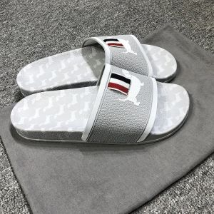 Slippers TB Thom Summer Smlippers Fahion Puppy Stripes imprimées Men Chaussures Tourneaux Flip Flip plage Antislip Outdoor Cause des dames Sandales