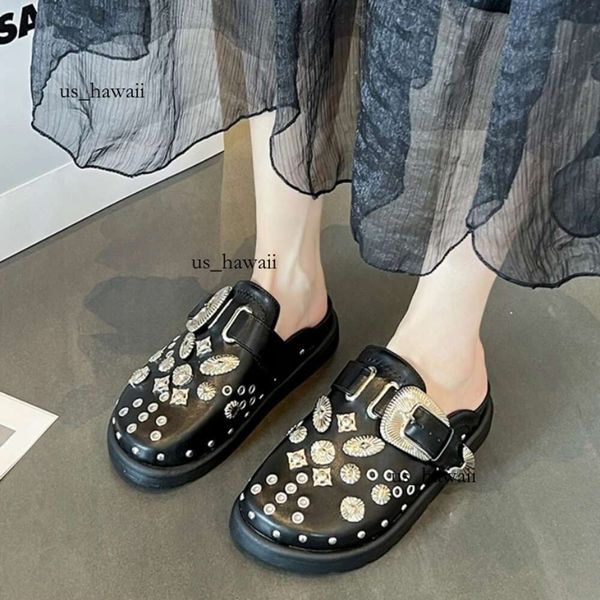 Zapatillas de suela gruesa con tachuelas de cuero Punk Rock, mulas de diseñador, decoración de Metal, zapatos de fiesta informales, chanclas de interior para mujer