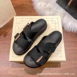 Pantoufles épaisses été nouveau métal double boutonnage muffin sandales couleur bonbon fond plat chaussures pour femmes T2302111