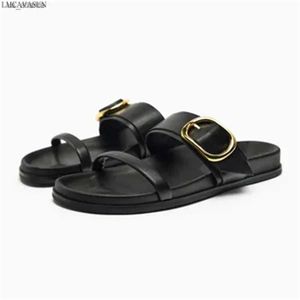 Pantoufles Traf Metal Buckle Black Flat 2024 Summer Casual Outside Femmes Slipper New Round Tee Open Sandals Chaussures pour H240403JOPJ