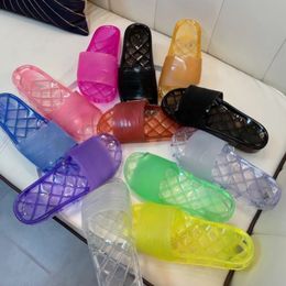 Zapatillas transparentes sandalias de gelatina de pvc letra para mujer impresas zapatillas de verano deslizizas de silicona chanclas de zapatillas planas zapatillas
