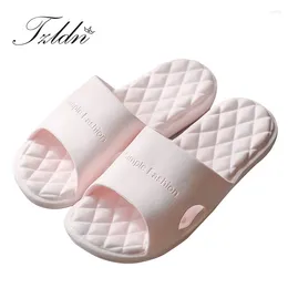 Slippers tzldn vrouwen niet-slip badkamer zomer ademende platte sandalen eenvoudige casual indoor vrouwelijke zapatillas mujer