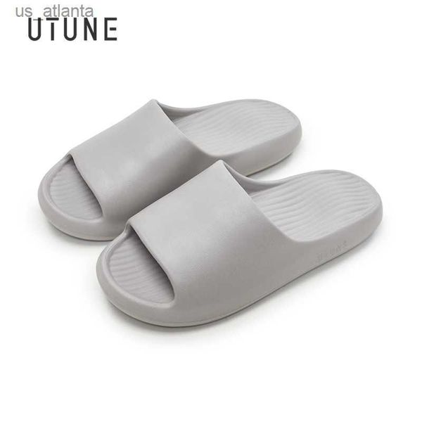 Slippers Utune Home For Women Chaussures en intérieur Summer Soft Beach Slides Eva Wave Sole Sole des hommes non glissés Sandales de la plate-forme de salle de bain H240416 8A71