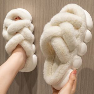 Slippers Warm Nepbont Slippers Vrouwen Indoor Straat Schoenen Kruis Band Dikke Zool Dames Mode Slides Zachte Vrouwelijke Harige Slipper 230713