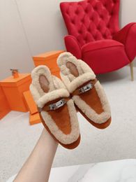 Slippers dragen in binnen- en buitenland mode, veelzijdige designerstijl, goede kwaliteit driehoekig logo, decoratief Maomao-oplegger echt leer