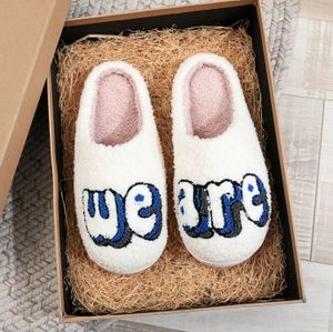 Slippers WEARE Mode Letter Katoenen Slippers Winter Dames Katoenen Slippers Kerst CottonSlippers Winter Fluffy Indoor Paar Slippers 231027