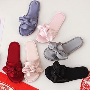 Slippels Wedding Paar mannen en vrouwenliefhebbers Flat Shoes Satin Summer Zapatos de Mujer met Bow Bachelor Night Gifts For Girls