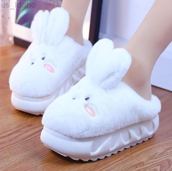 Slippers White Bunny Oreilles poilues pour femmes Chaussures de maison en peluche filles rose grosse plate-forme d'hiver glisses l2209067778100