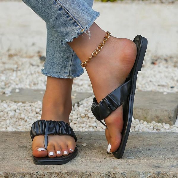 Zapatillas Chanclas blancas Verano Plisado PU Cuero Zapatos de playa Diapositivas Moda femenina Punta cuadrada Tanga Sandalias de mujer Ropa de calle