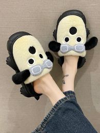 Pantoufles hiver femme pantoufle diapositives troupeau chaussures basse mode couverture orteil pantofle luxe massage plat 2024 caoutchouc court peluche Rome avec