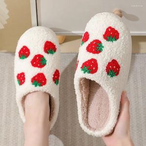 Pantoufles d'hiver pour femmes, intérieur chaud en peluche, pantoufles de fraises, chaussures d'automne pour femmes, maison à sol plat, diapositives de pêche douces et silencieuses