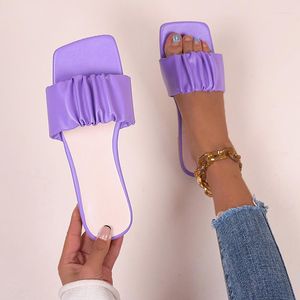 Slippers dames 2023 vrouwelijke vierkante hak flip flops sandalen ontwerper zachte platte dia's zomer voor vrouwen