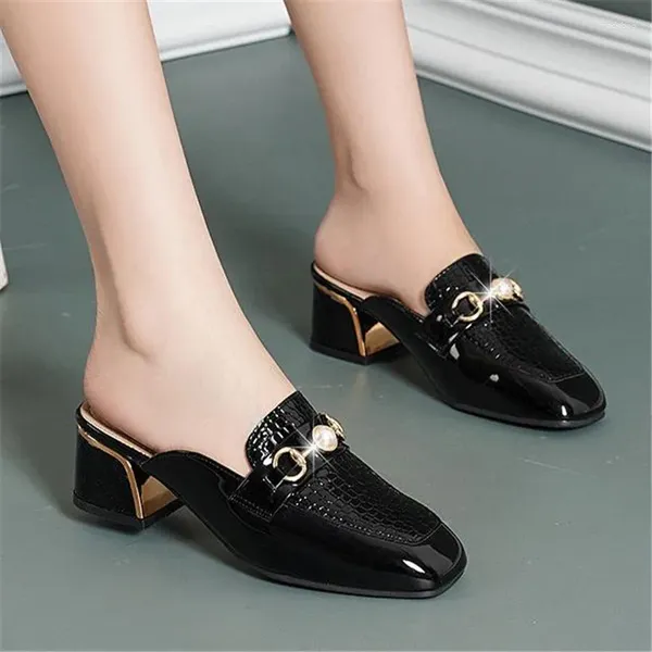 Zapatillas Mujer Baotou Mitad 2024 Moda Cadena de Metal Punta Cuadrada Tacón Grueso Estilo Británico Oficina Zapatos Casuales Primavera Verano Diapositivas