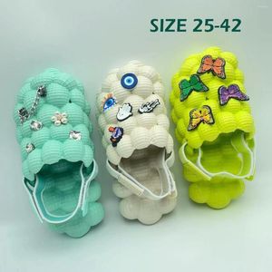 Zapatillas Mujeres Diapositivas de burbujas Bola de masaje divertida con encantos para la plataforma para niños Sandalias de alivio de estrés