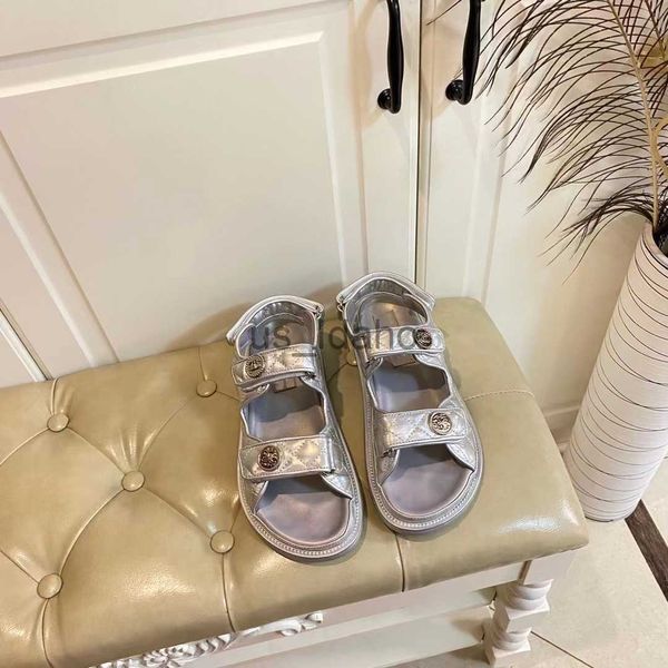 Zapatillas Mujer Papá Sandalia Zapatilla Acolchada Alta calidad Diseñador de verano Sandalias Zapatos Plataforma Pisos Tacón bajo Cuña Hebilla de diamante Sandalia Resbalón en el tobillo St J230712