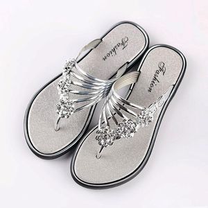 Slippers Dames Flip Flops Comfortabele Rhinestone Beach Flop Summer Peep Toe Silver Shoe voor Flat Gold Sandal