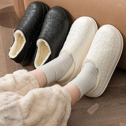 Zapatillas de casa para mujer, zapatilla de algodón suave para otoño e invierno, zapatos de suelo ligeros para interiores, toboganes silenciosos para dormitorio