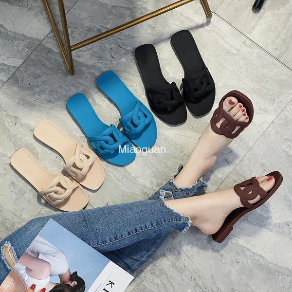 Slippers Women's Fashion 2024 Summer Hollow Breathable PVC Non Slip Rubber Sole Casual Walking One Word à la maison Outwear