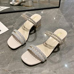 Slippers dames sandalen 2023 zomer vierkant hoofd strass dikke hiel indoor ytmtloy huis zapatillas mujer casa sapatos