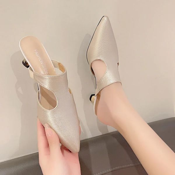 Slippers Chaussures féminines 2023 Vente chaude Mules Slippers Fashion Fashion Sexy Casual Slippers Femmes Solide Point Toe Stietto Chaussures Femme