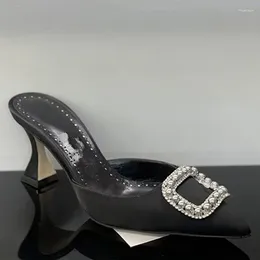 Hausschuhe Damen Frühjahr/Sommer 2024 Stil High Heel Strass Quadrat Knopf Spitze Mode Bankett Dünne Baotou Slipper