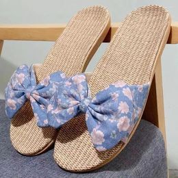 Slippers Femme's Summer One Word Linn Plat Sole Soft Soft Slip Breatch Floral Bow à la maison