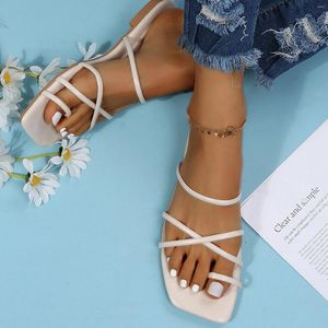 Pantoufles femmes sandales 2023 été blanc plat luxe décontracté chaussures de mariage de mariée sangle plage pantoufle romaine