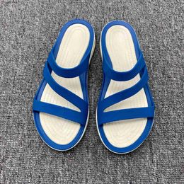 Zapatillas zapatillas para mujeres sandalias 2023 Eva jardín sólido jalea casual zapato sports antiskid playa plataforma H240409