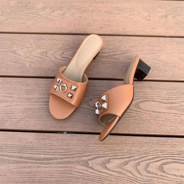 Zapatillas de Mujer, zapatos Size35-41 de cuero genuino, tacones medios, decoración de Metal, diapositivas de verano, zapatos de tacón de diseñador, Zapatillas para Mujer