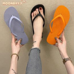 Slippers Femmes Simple Couleur solide confortable Unisexe Summer Fashion Casual One Slip Chaussures Couwers Flip Flops Beach Men Sandales