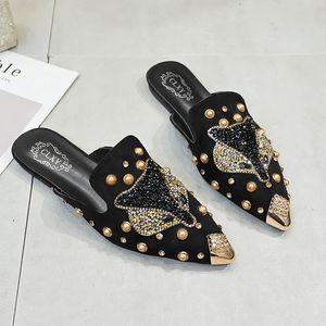 Pantoufles Femmes Pantoufles Mode Chaîne-perle Pointu Rivet Plat Femmes Chaussures Slip-On Mules Mocassins Sandales Diapositives Dames Chaussures 230410