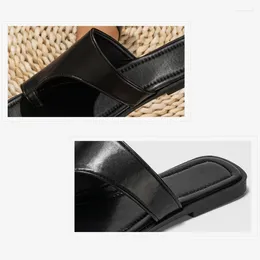 Pantoufles femmes d'été Sandales plates décontractées à orteil divisé Pu Leather Fashion Beach Vacation Slide Low talon le plus récent Summer avec boîte SZ 36-45