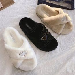 Zapatillas para mujer Diseñador Zapatos peludos Piel Sandalia integrada Invierno FF Grueso Fondo Triángulo Etiqueta Lana Bota de nieve Marrón Cálido Raqueta de nieve